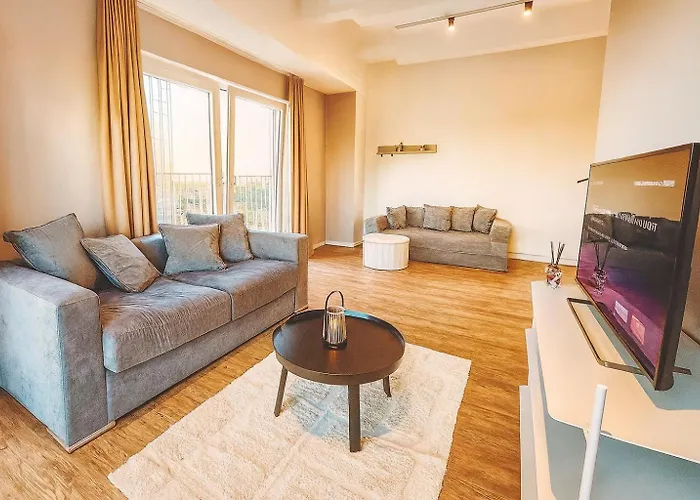 Homely! Skyview 2-room Apartment, Airport, Fair, Rooftop, Gym! *
