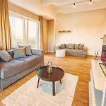 Homely! Skyview 2-room Apartment, Airport, Fair, Rooftop, Gym! *