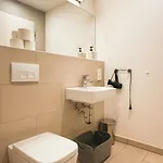 Appartement Homely! Skyview 2-room Apartment, Airport, Fair, Rooftop, Gym! *