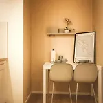 Homely! Skyview 2-room Apartment, Airport, Fair, Rooftop, Gym! Appartement *