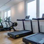Homely! Skyview 2-room Apartment, Airport, Fair, Rooftop, Gym! Appartement
