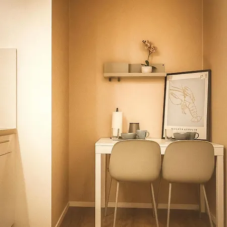 Homely! Skyview 2-room Apartment, Airport, Fair, Rooftop, Gym! Appartement *