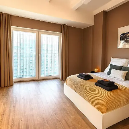 Apartment Homely! Skyview 2-room Apartment, Airport, Fair, Rooftop, Gym!