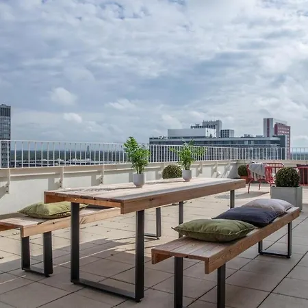 Apartment Homely! Skyview 2-room Apartment, Airport, Fair, Rooftop, Gym! Frankfurt am Main